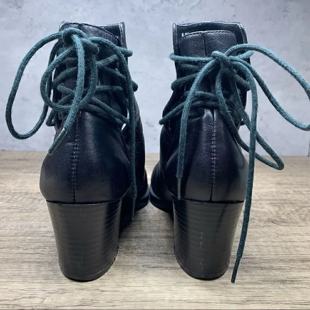 ‎Apostrophe Black Leather Ankle Bootie~Size 6M